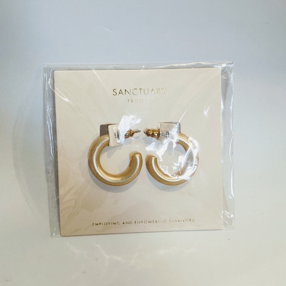 (3/30$) Sanctuary gold earrings - Picture 2 of 2